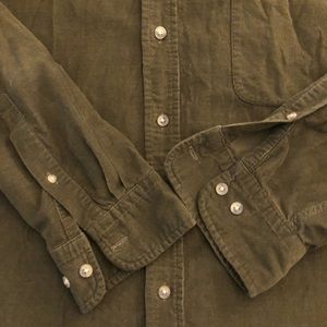 Button down, long-sleeved. Cotton. Vintage style.